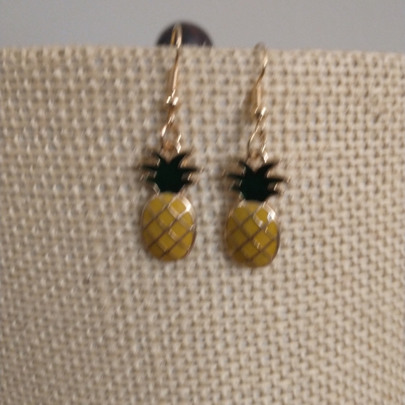 Earrings - Picture 2 of 4